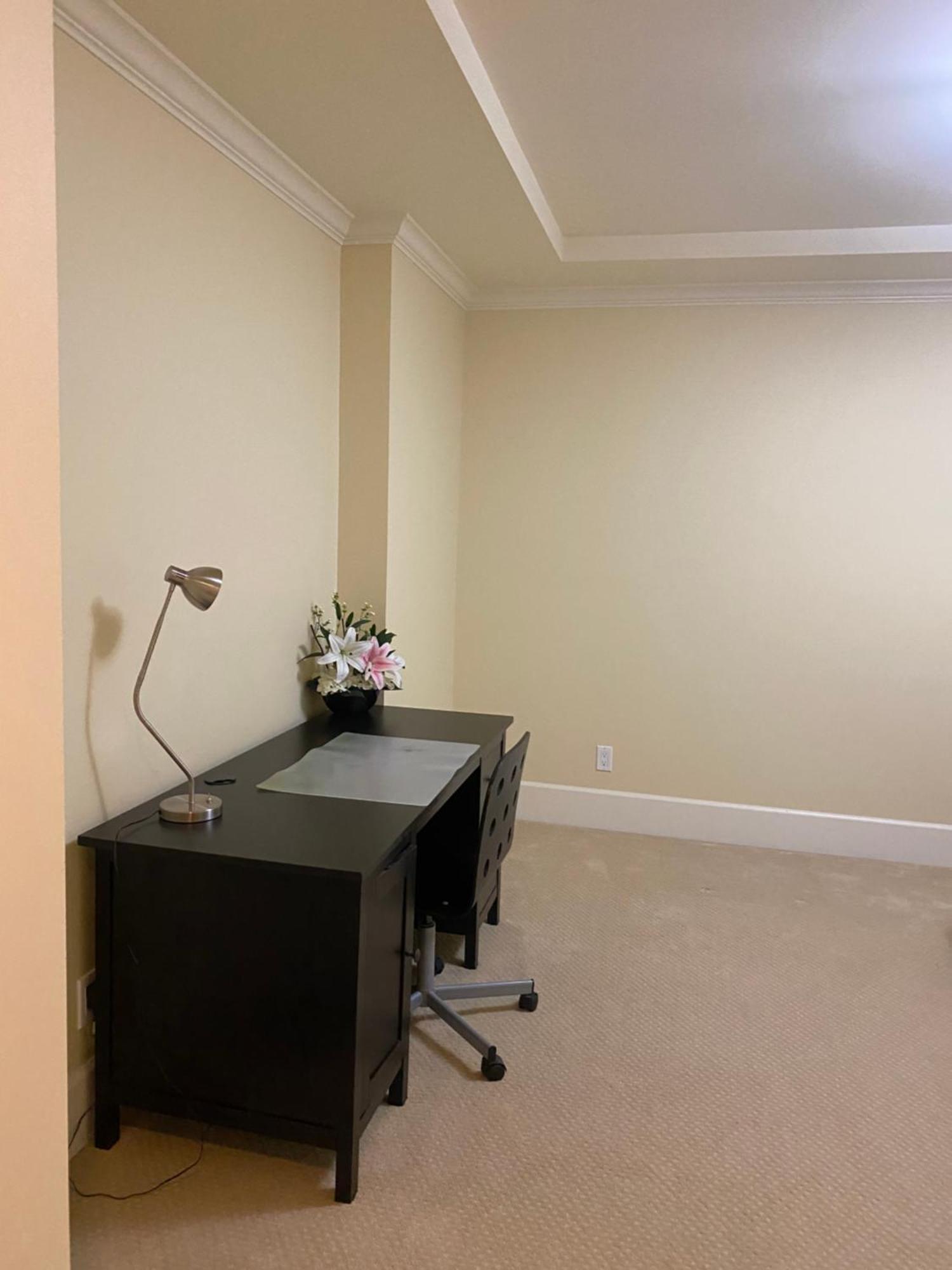Spacious Modern New Suite バンクーバー エクステリア 写真