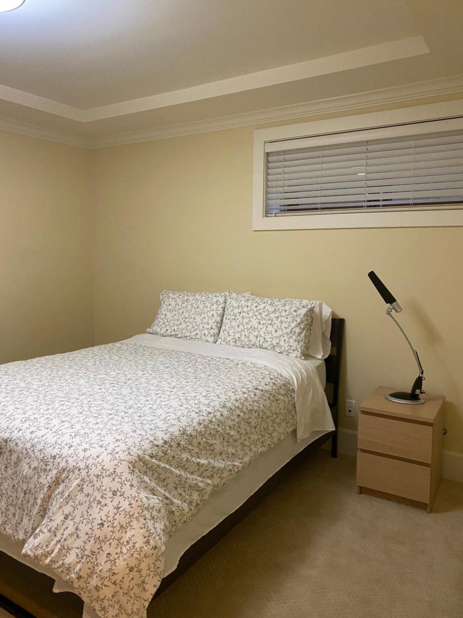 Spacious Modern New Suite バンクーバー エクステリア 写真
